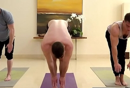 YOGA STRETCHED Blithe Boxing-match