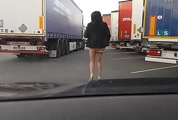 pute seins nus devant routier